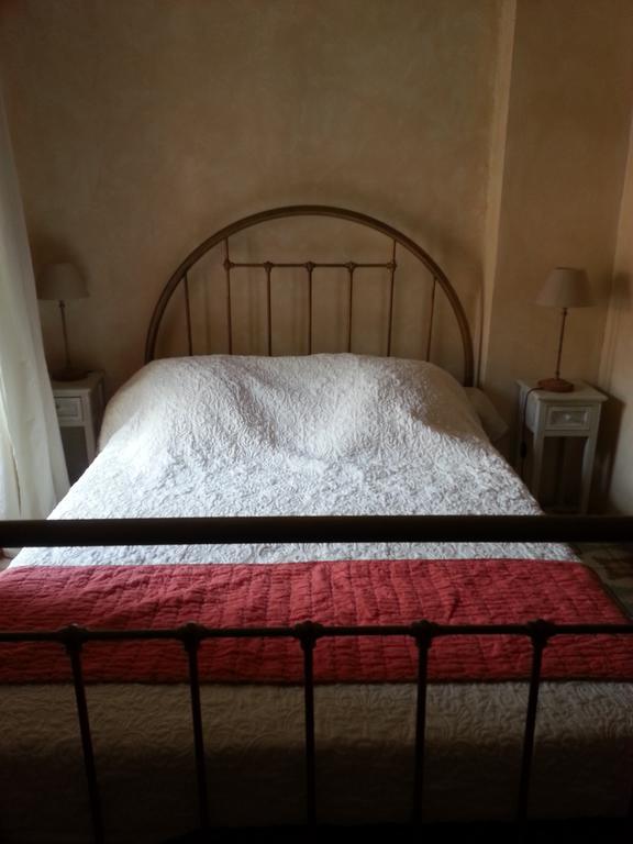 Le Patio Des Cigales Bed & Breakfast Roquefort-des-Corbieres Room photo